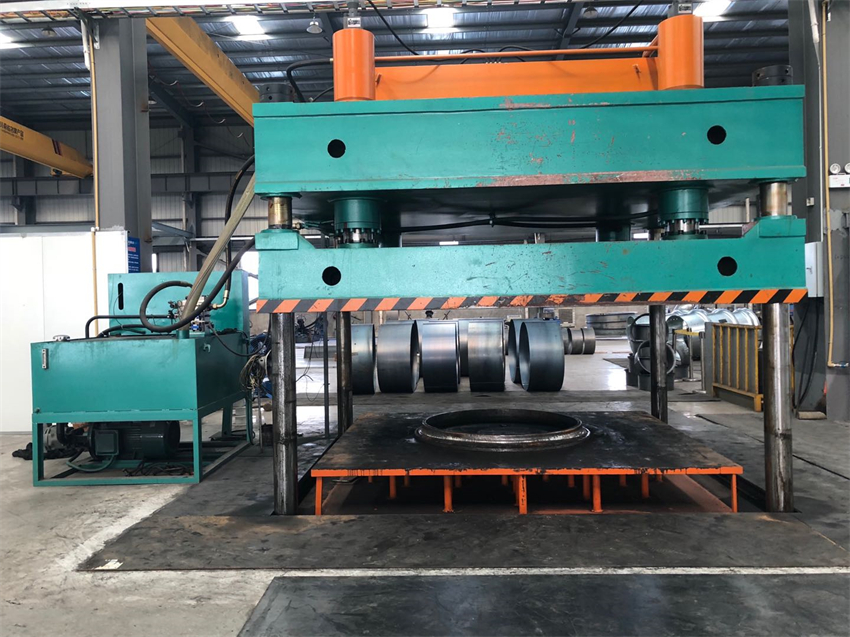 四柱液压机1.1 - 副本.jpg